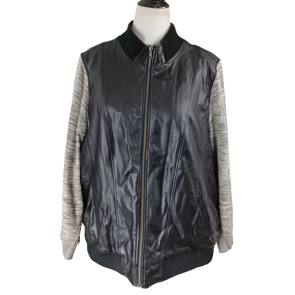 TORRID FAUX LEATHER/KNIT BOMBER JACKER SIZE 4